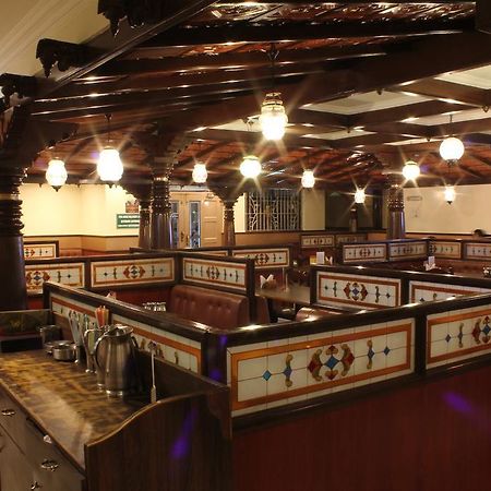 Hotel Emerald Park Ченай Екстериор снимка
