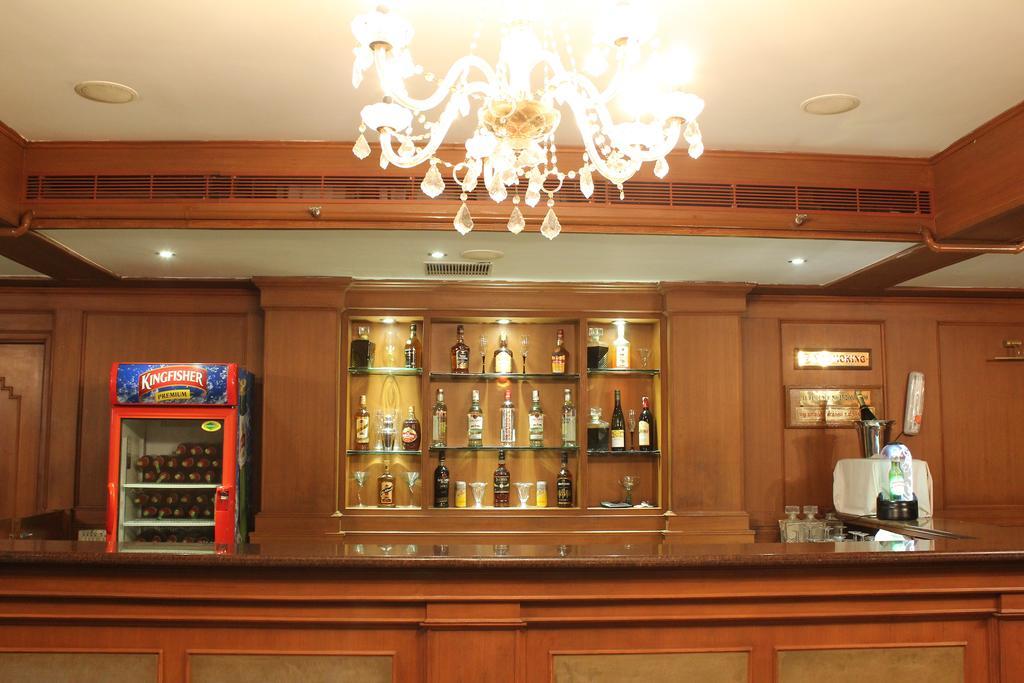 Hotel Emerald Park Ченай Екстериор снимка