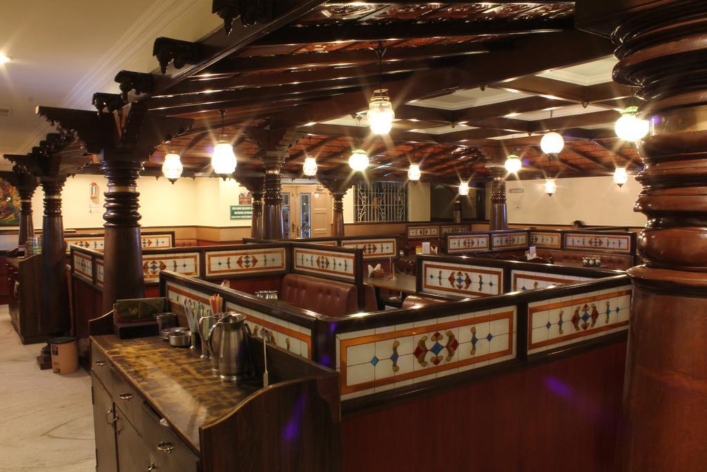 Hotel Emerald Park Ченай Екстериор снимка
