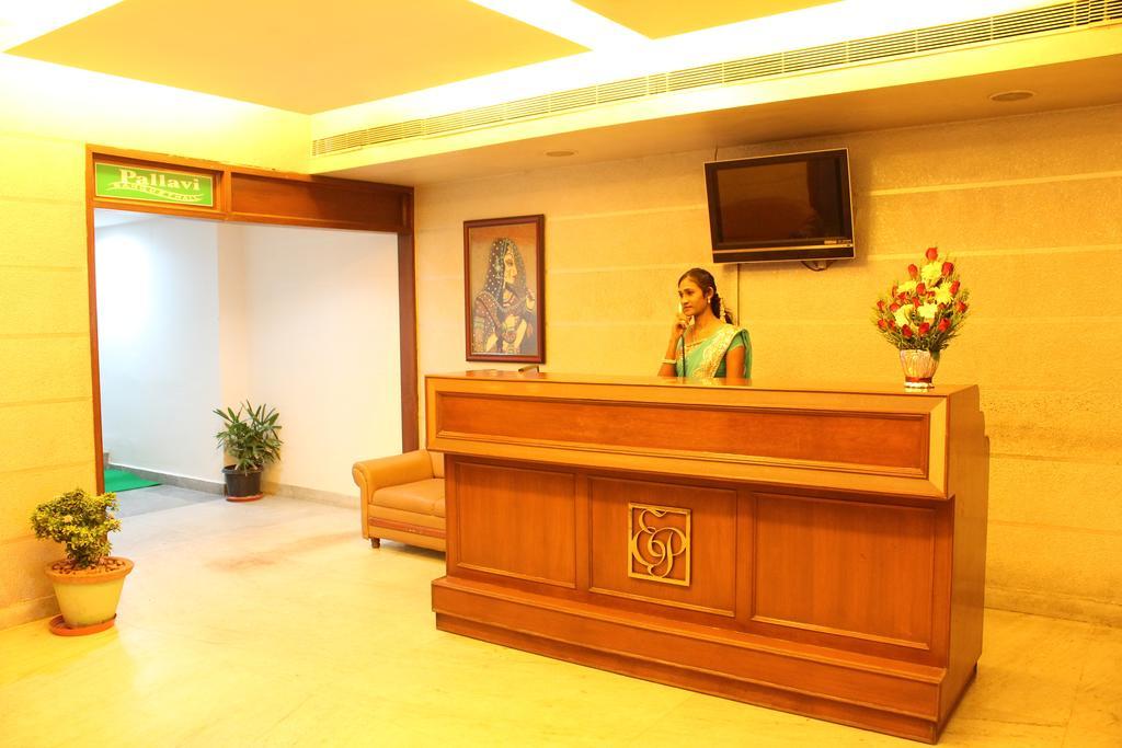 Hotel Emerald Park Ченай Екстериор снимка