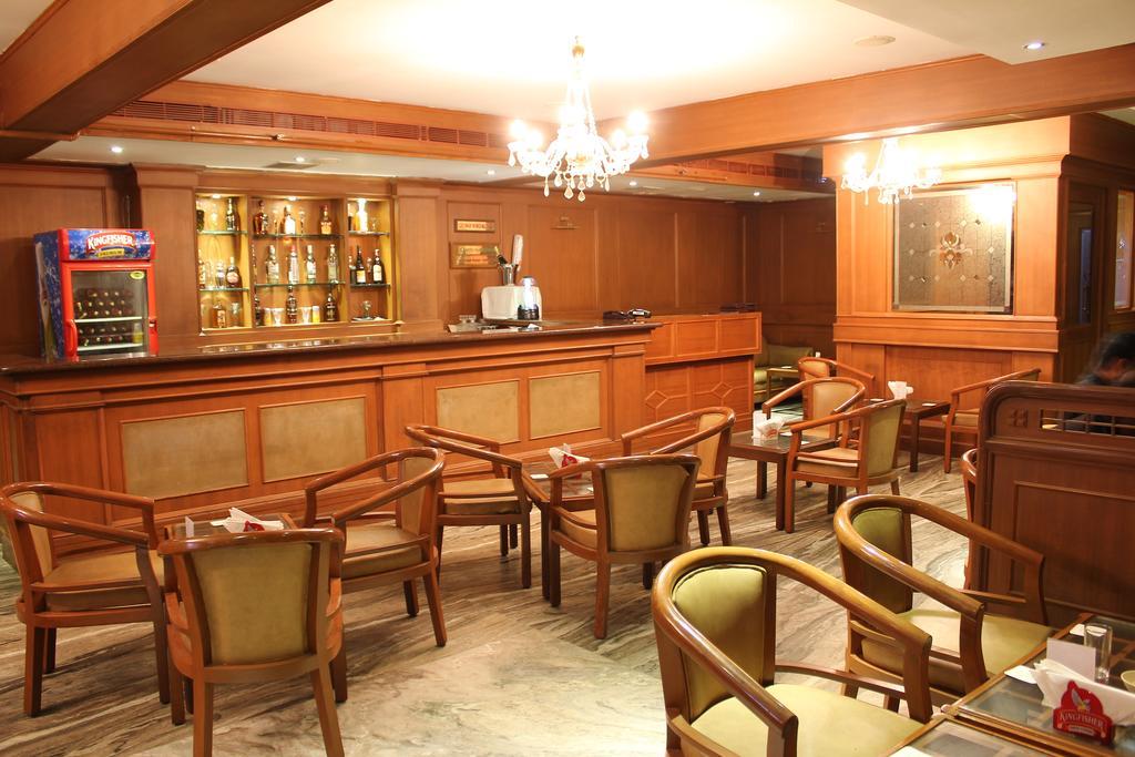 Hotel Emerald Park Ченай Екстериор снимка