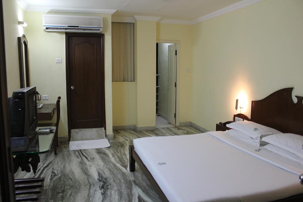 Hotel Emerald Park Ченай Стая снимка